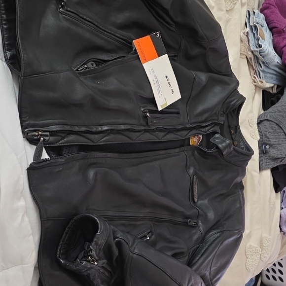 Harley-Davidson Black Performance Jacket - Picture 2 of 16